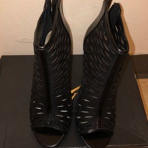 Ana Cornelius high heels